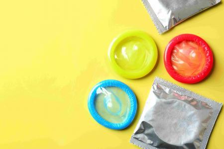 De nouveaux préservatifs masculins et féminins rem