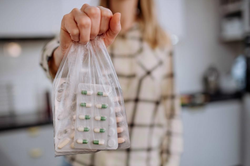 Face aux pénuries, les Français jouent les écureui